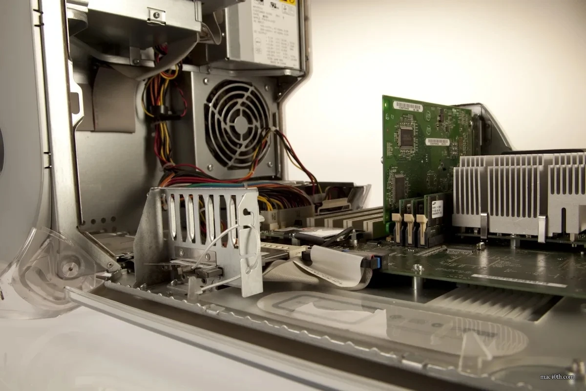 mac40th.com - PowerMac G4 (2001)