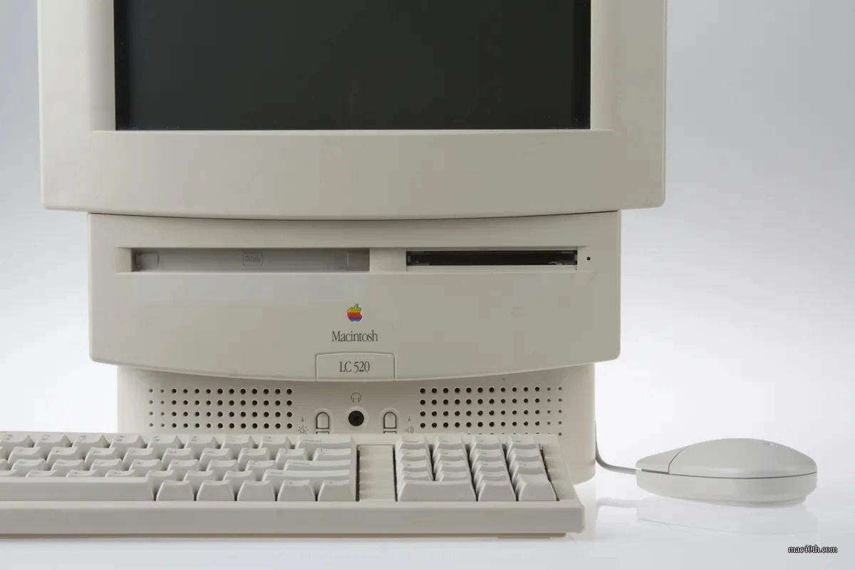 mac40th.com - Macintosh LC520 (1993)