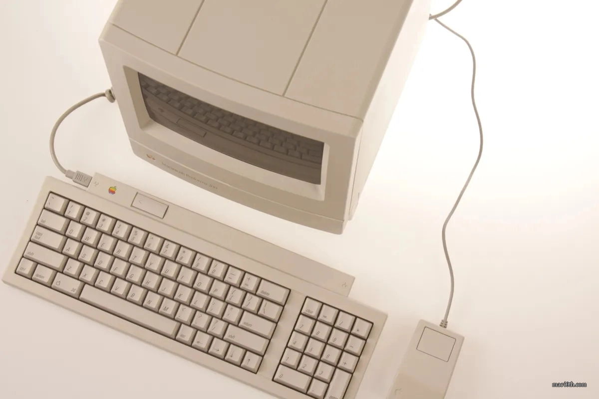 mac40th.com - Macintosh Performa 200 (1992)