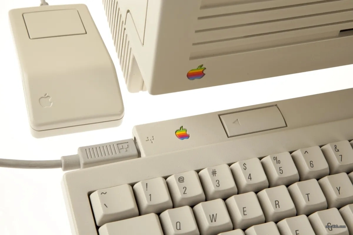 mac40th.com - Macintosh SE (1987)