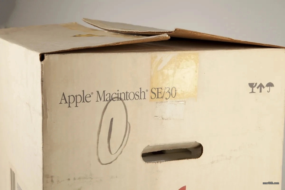 mac40th.com - Macintosh SE30 (1989)