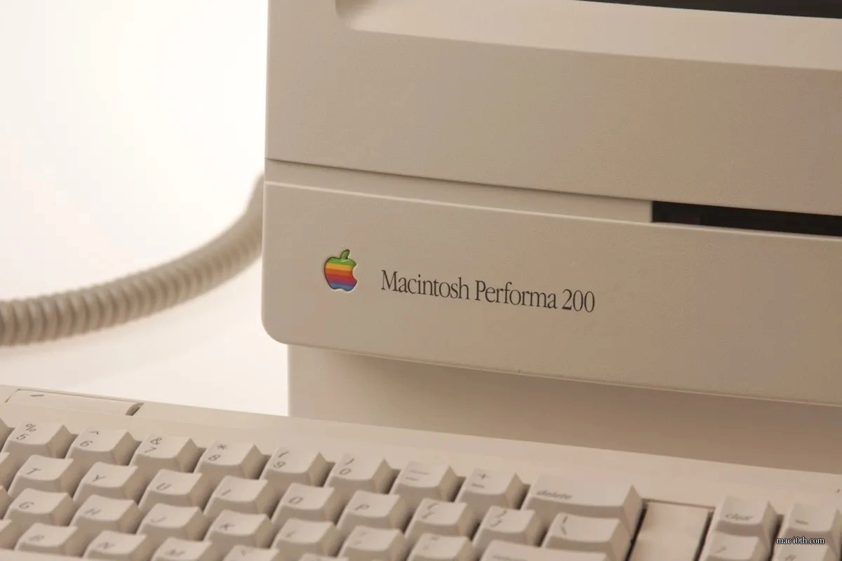 mac40th.com - Macintosh Performa 200 (1992)