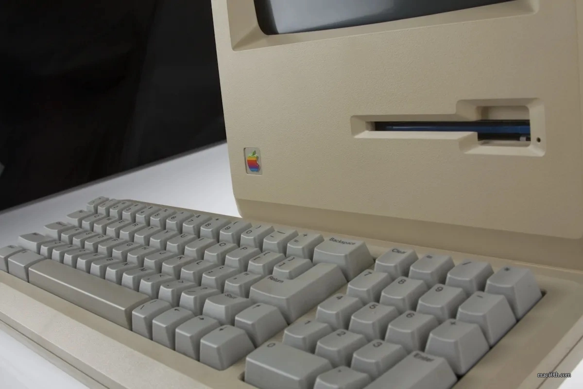 mac40th.com - Macintosh 512Ke (1986)