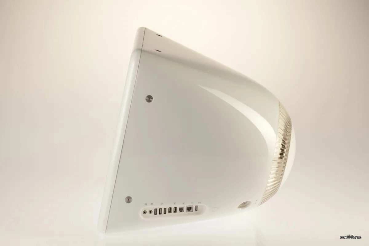 mac40th.com - eMac (2002)