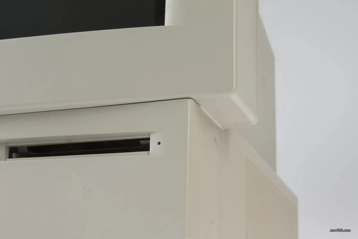 mac40th.com - Macintosh LC520 (1993)