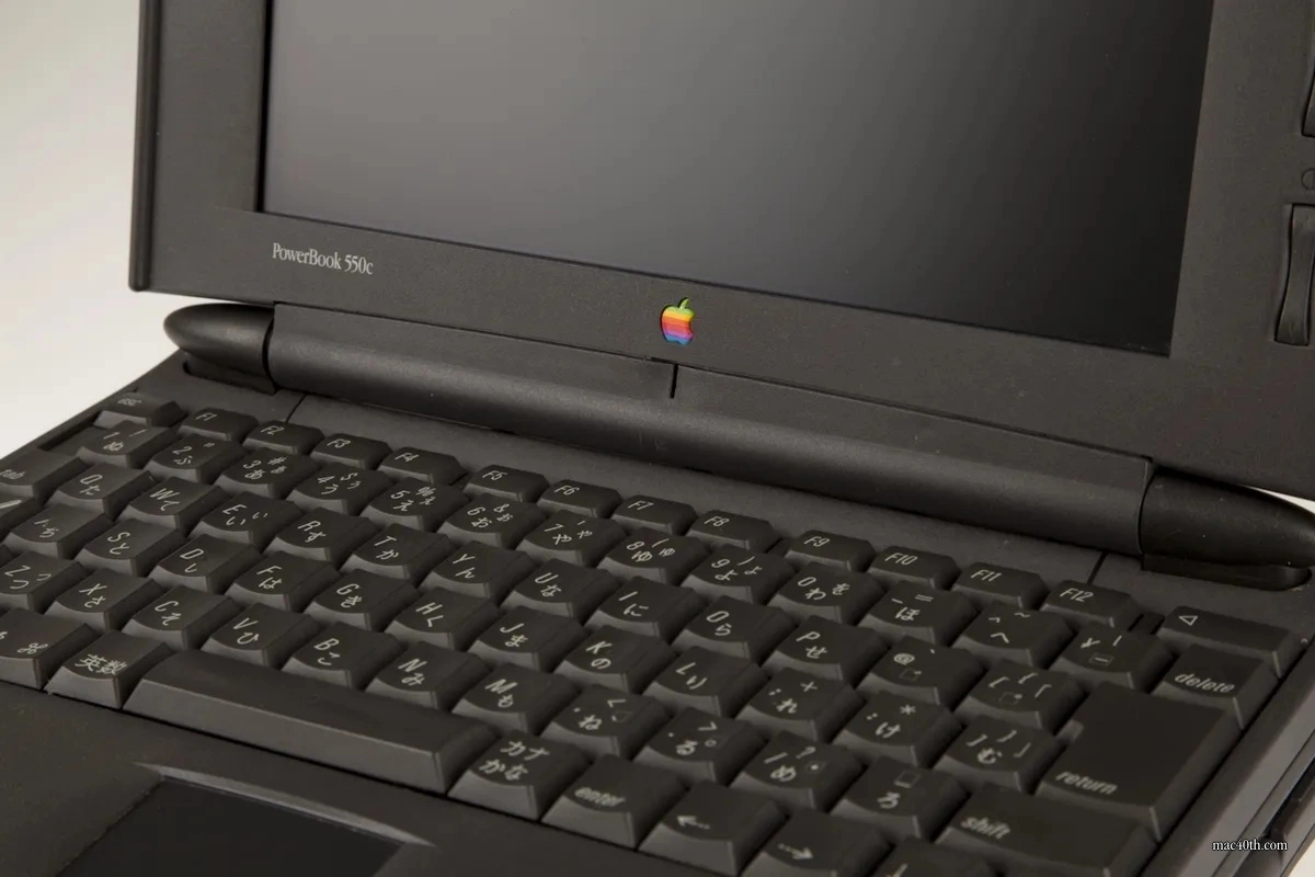 mac40th.com - PowerBook 550c (1995)