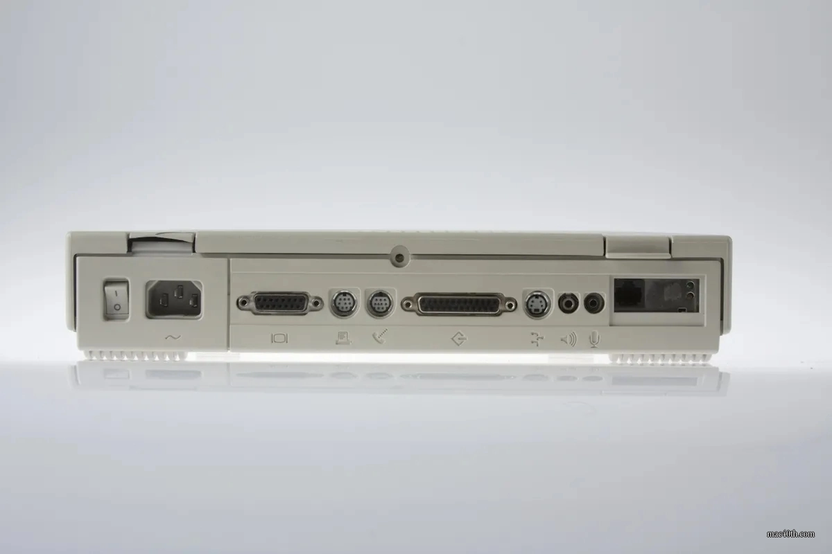 mac40th.com - Macintosh Performa 476 (1993)