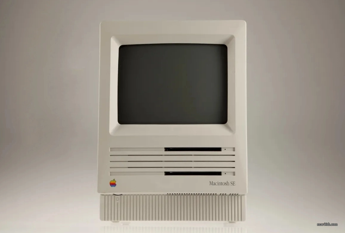 mac40th.com - Macintosh SE Dual Floppy (1989)