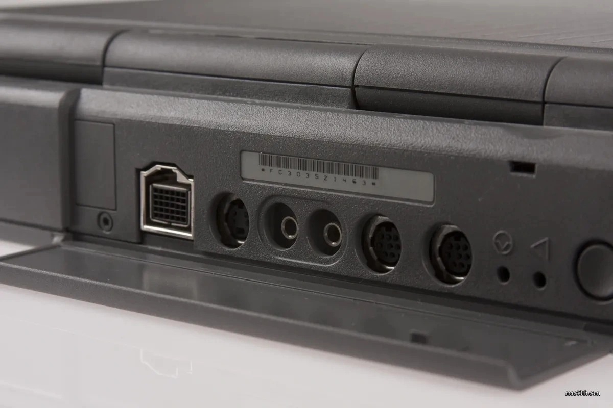 mac40th.com - Macintosh PowerBook 145 (1992)