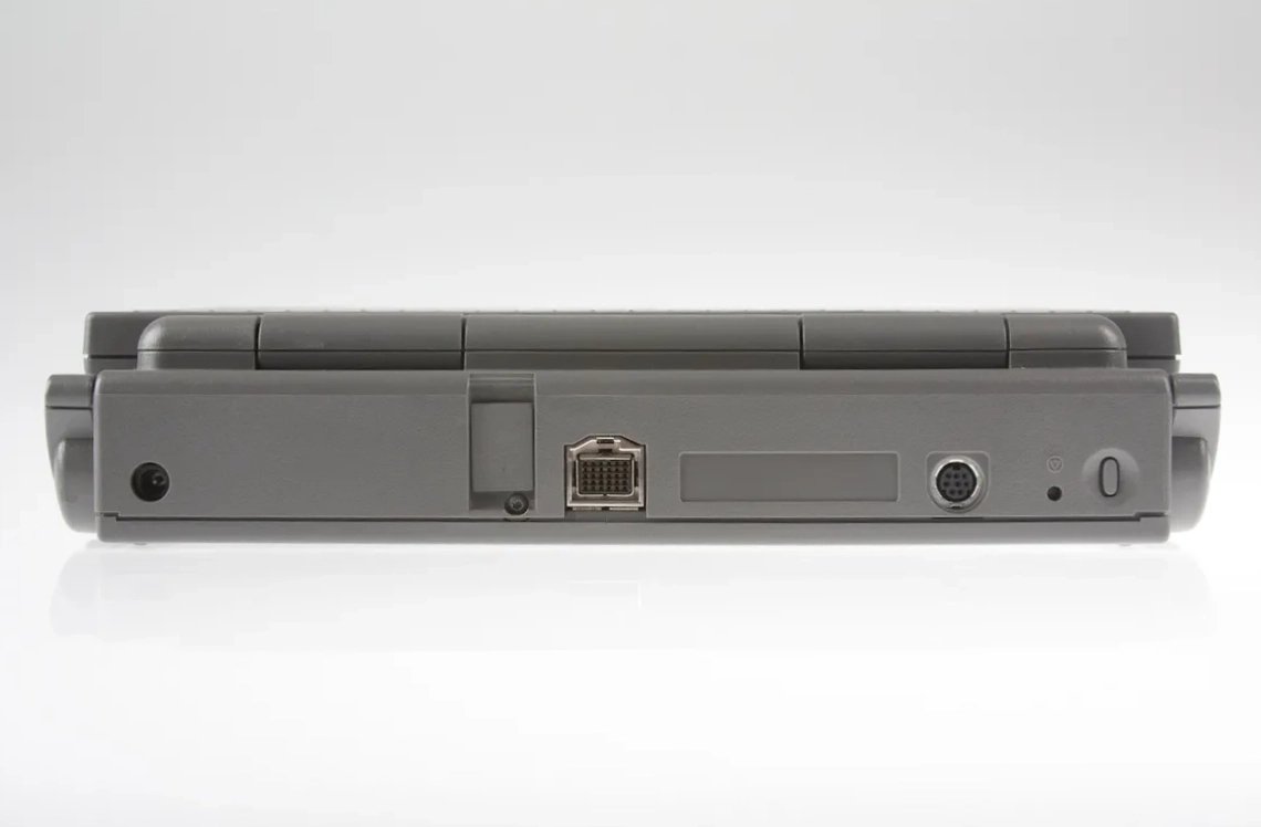 mac40th.com - Macintosh PowerBook 150 (1994)