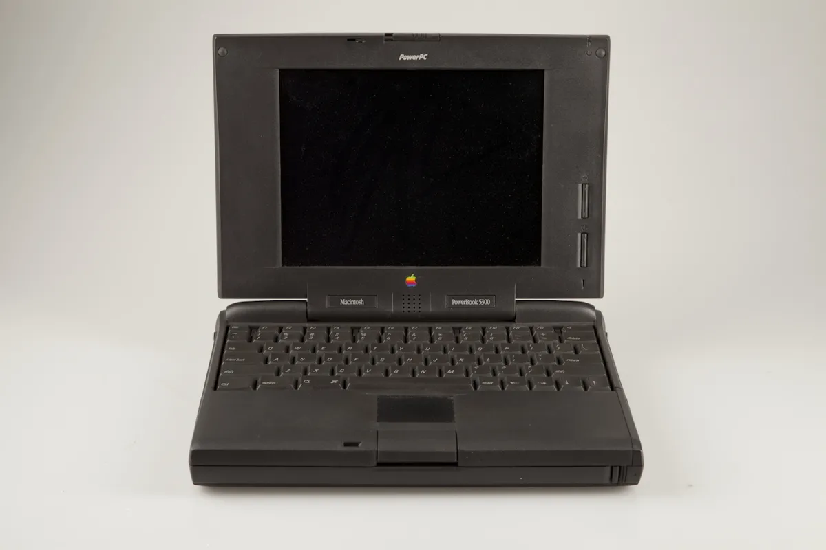 mac40th.com - Macintosh PowerBook 5300 (1995)