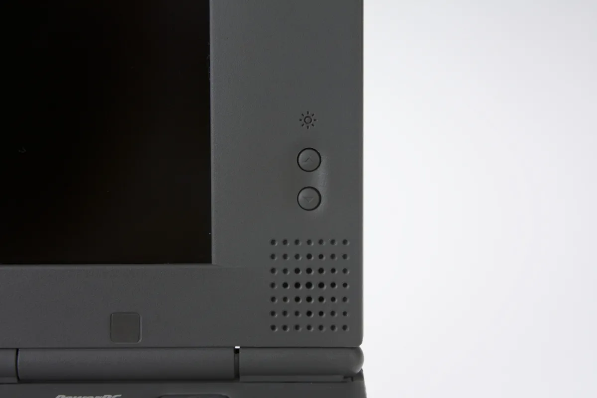 mac40th.com - Macintosh PowerBook Duo 2300 (1995)