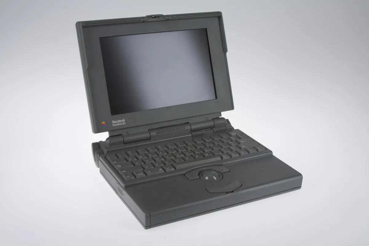 mac40th.com - Macintosh PowerBook 160 (1992)