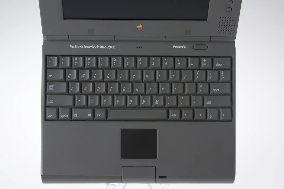 mac40th.com - Macintosh PowerBook Duo 2300 (1995)