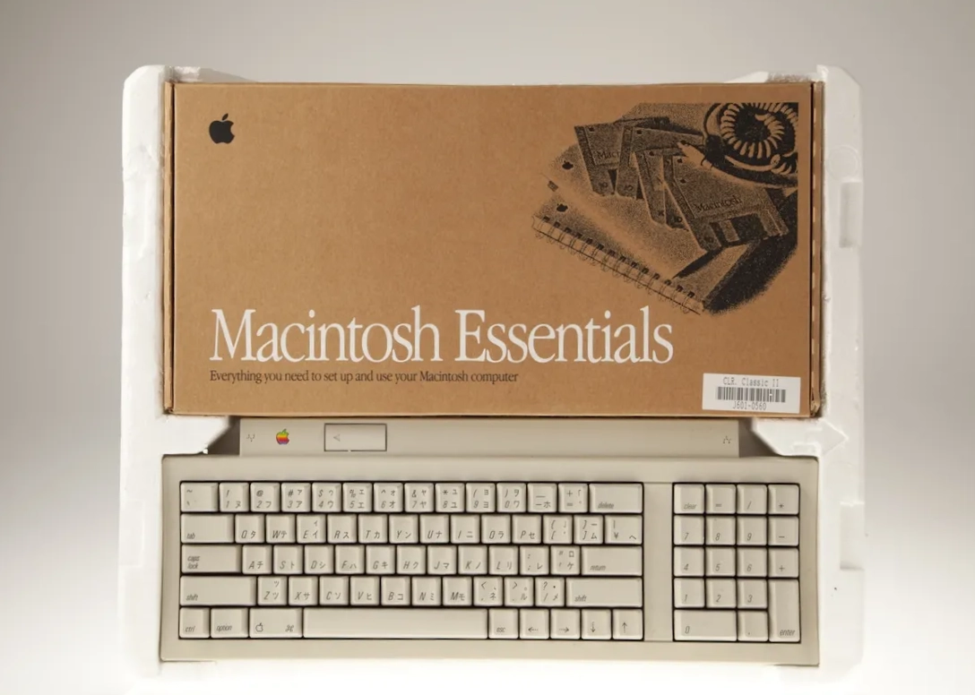 mac40th.com - Macintosh Color Classic II (1993)