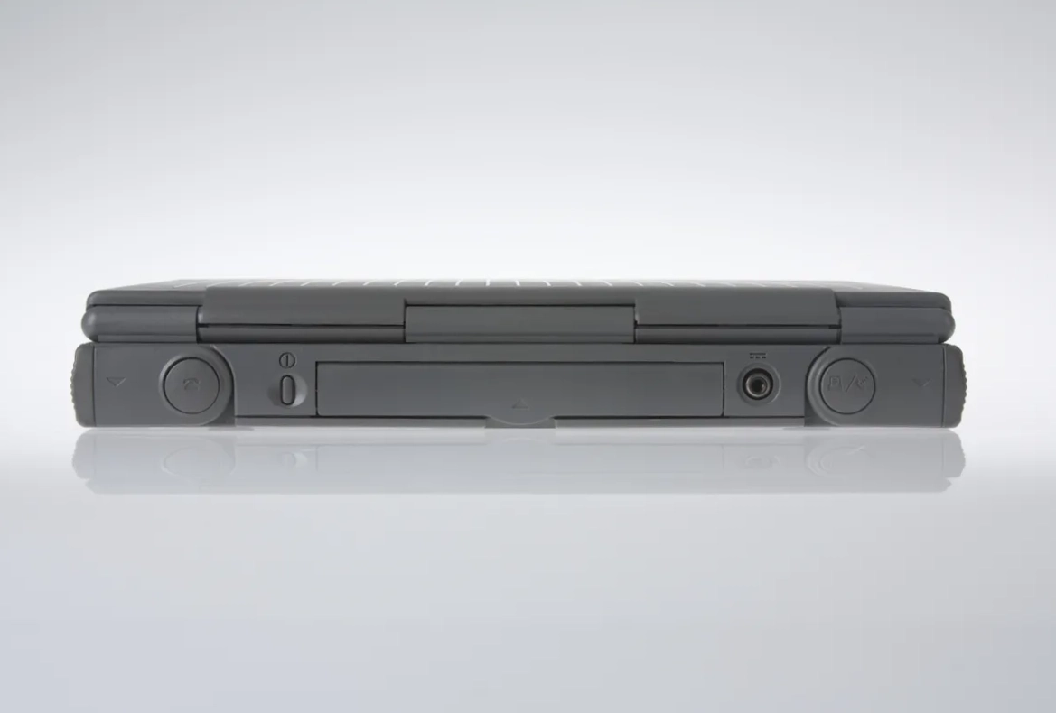 mac40th.com - Macintosh PowerBook Duo 2300 (1995)