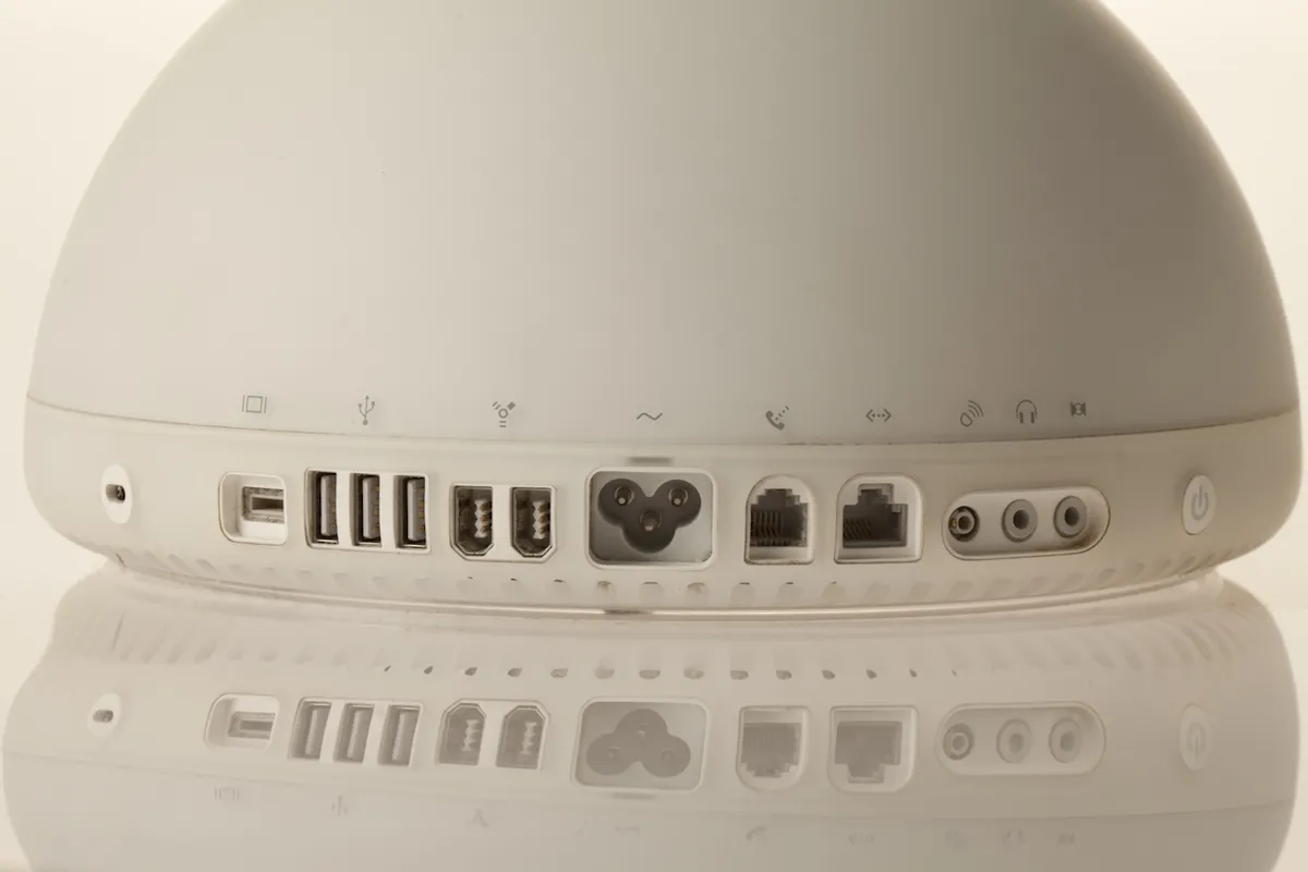 mac40th.com - iMac G4 (2002)