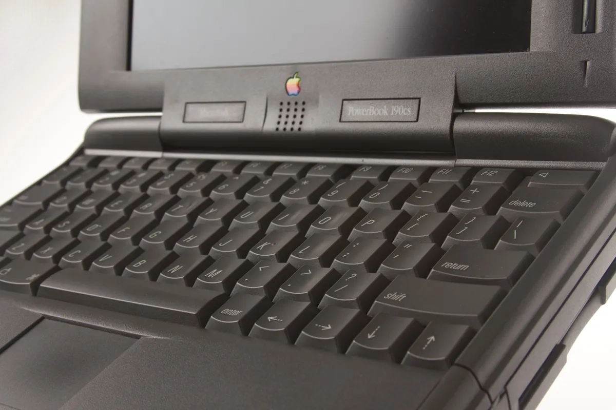 mac40th.com - Macintosh PowerBook 190cs (1996)