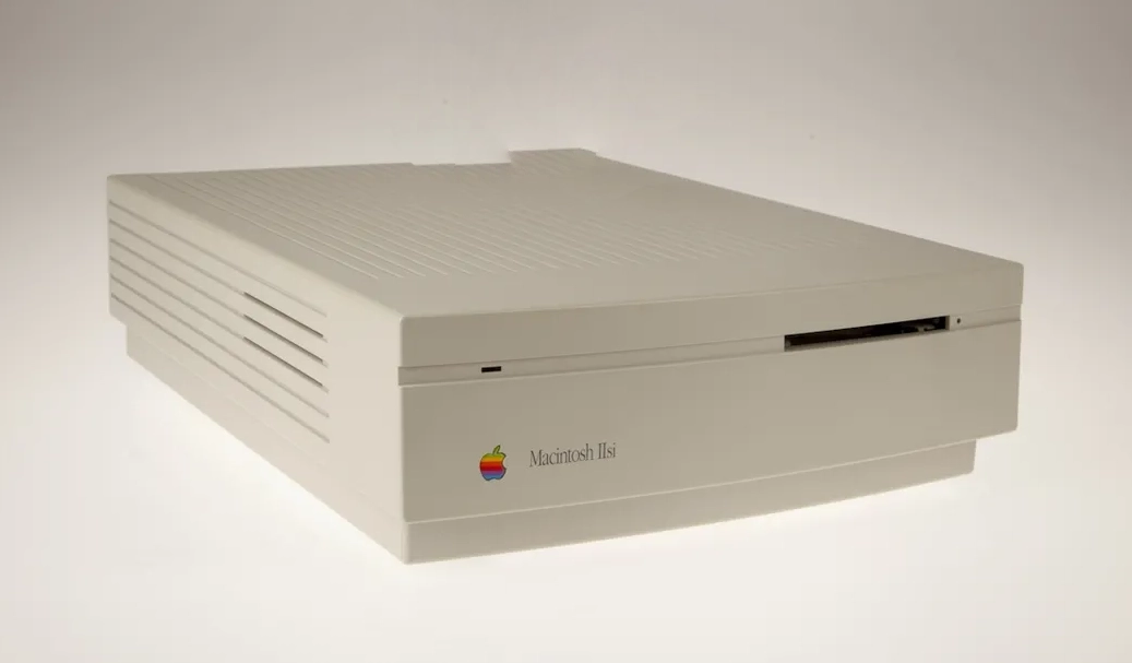 mac40th.com - Macintosh IIsi (1990)