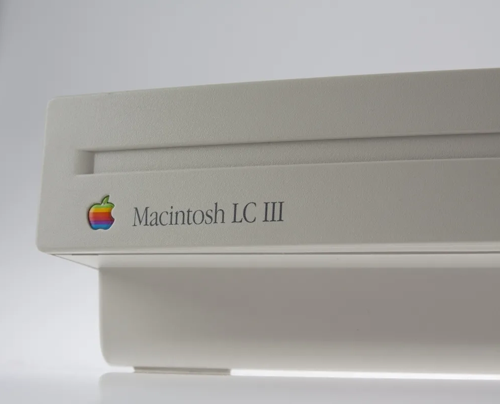 mac40th.com - Macintosh LC III (1993)