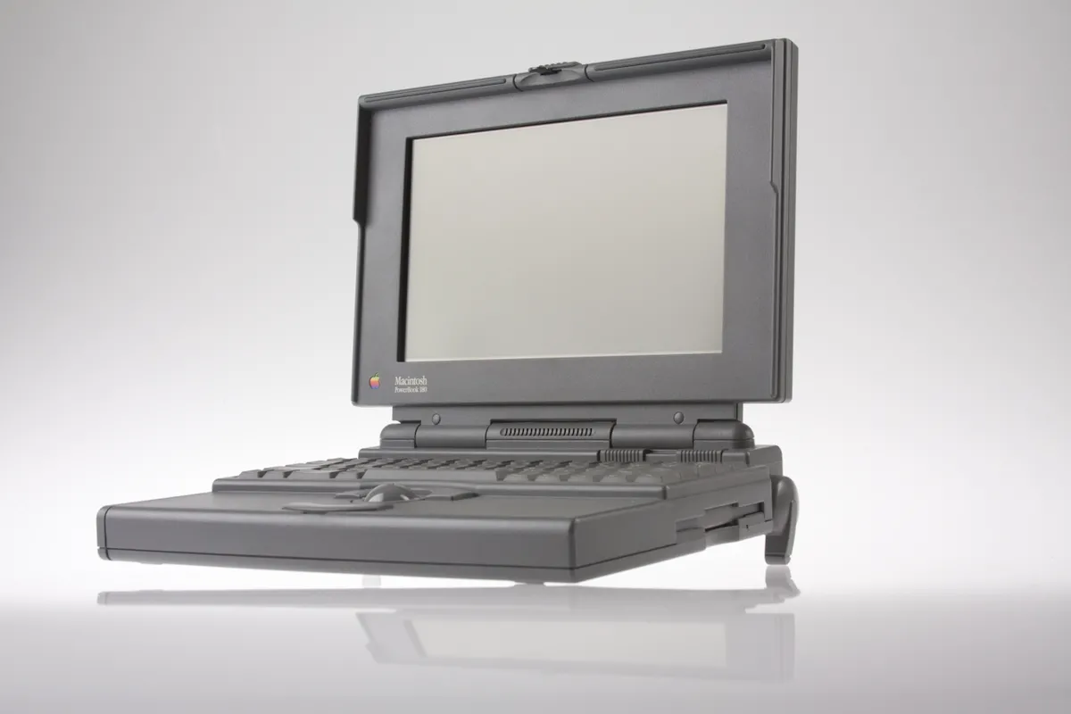 mac40th.com - Macintosh PowerBook 180 (1992)