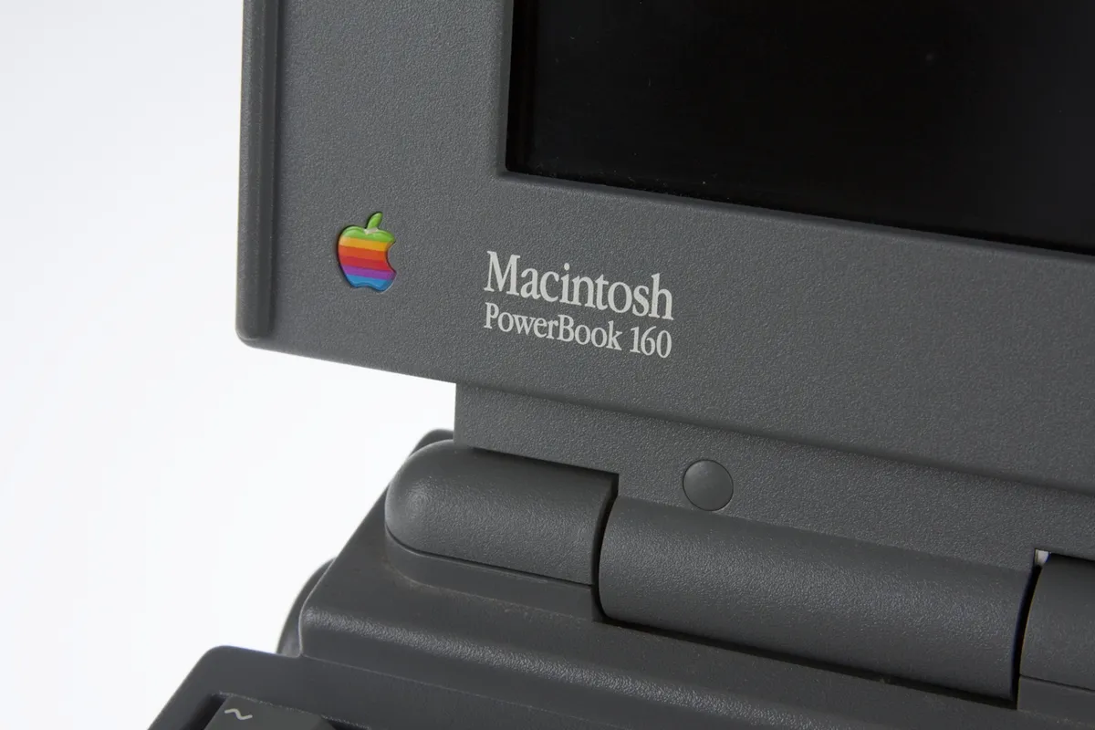 mac40th.com - Macintosh PowerBook 160 (1992)