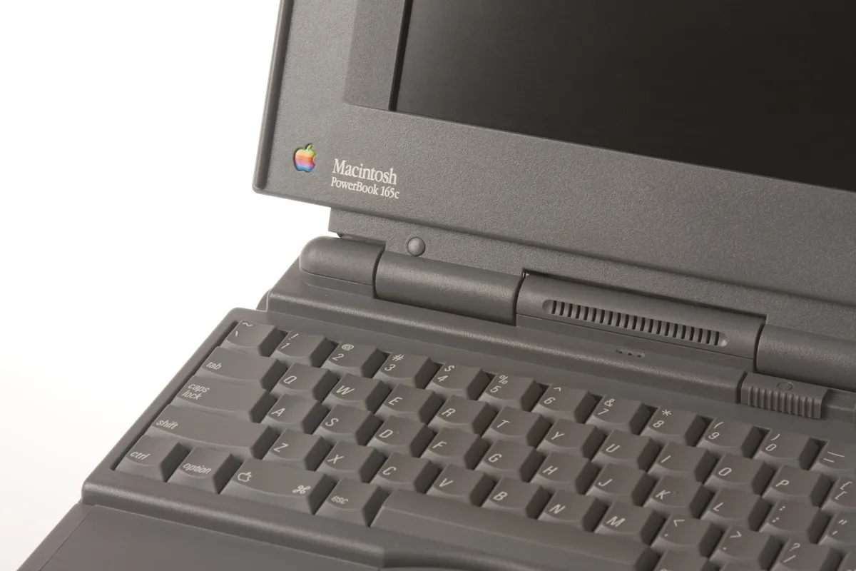mac40th.com - Macintosh PowerBook 165c (1992)