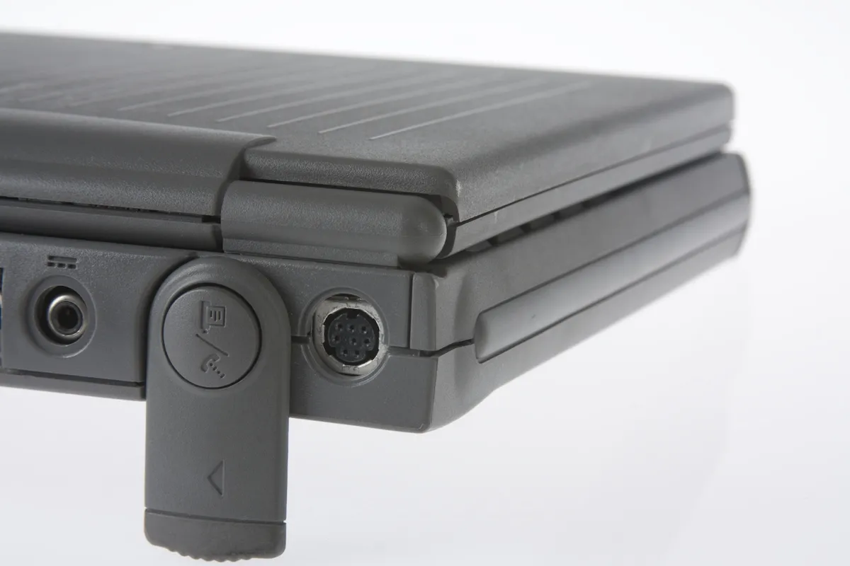 mac40th.com - Macintosh PowerBook Duo 2300 (1995)