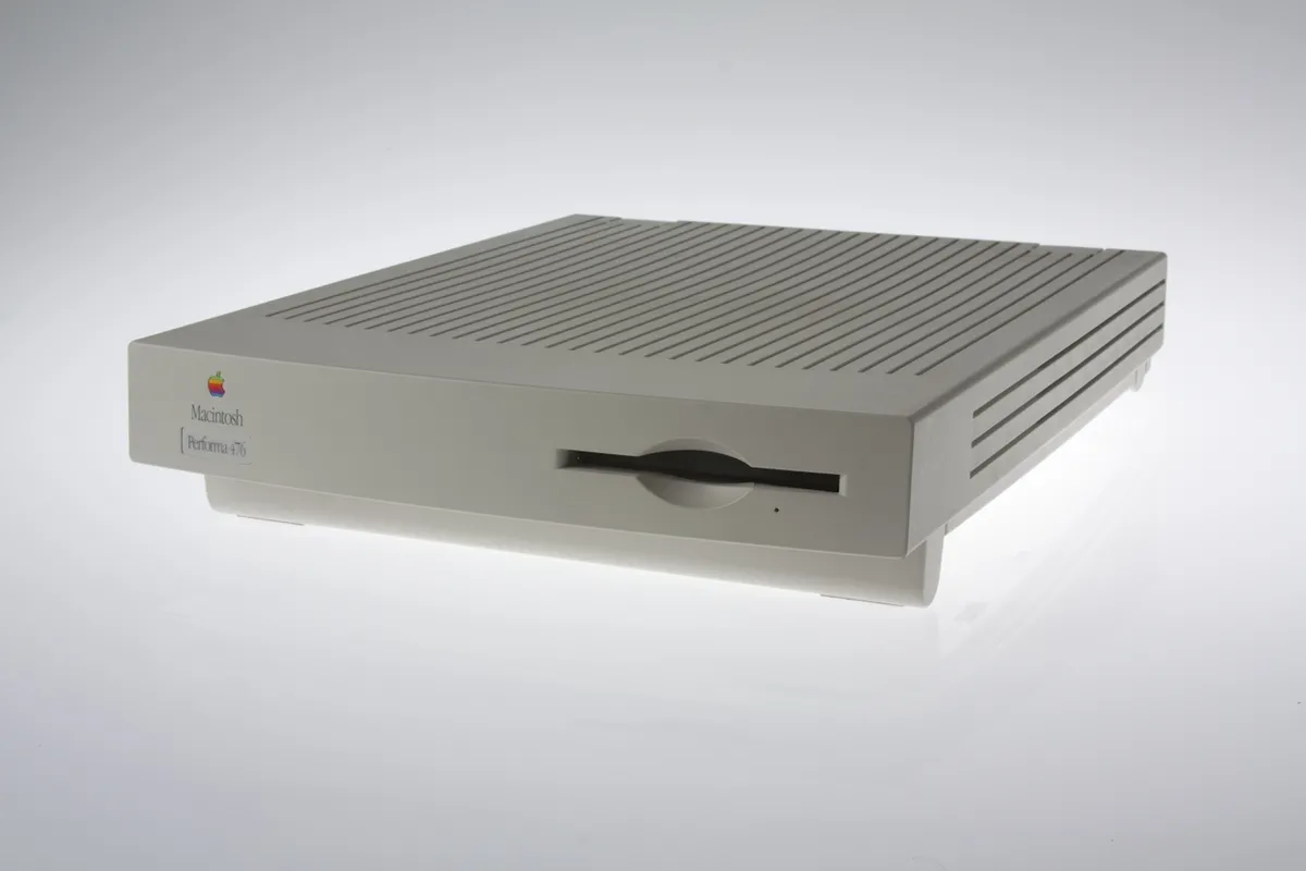 mac40th.com - Macintosh Performa 476 (1993)