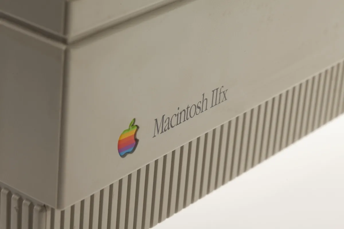 mac40th.com - Macintosh IIfx (1990)