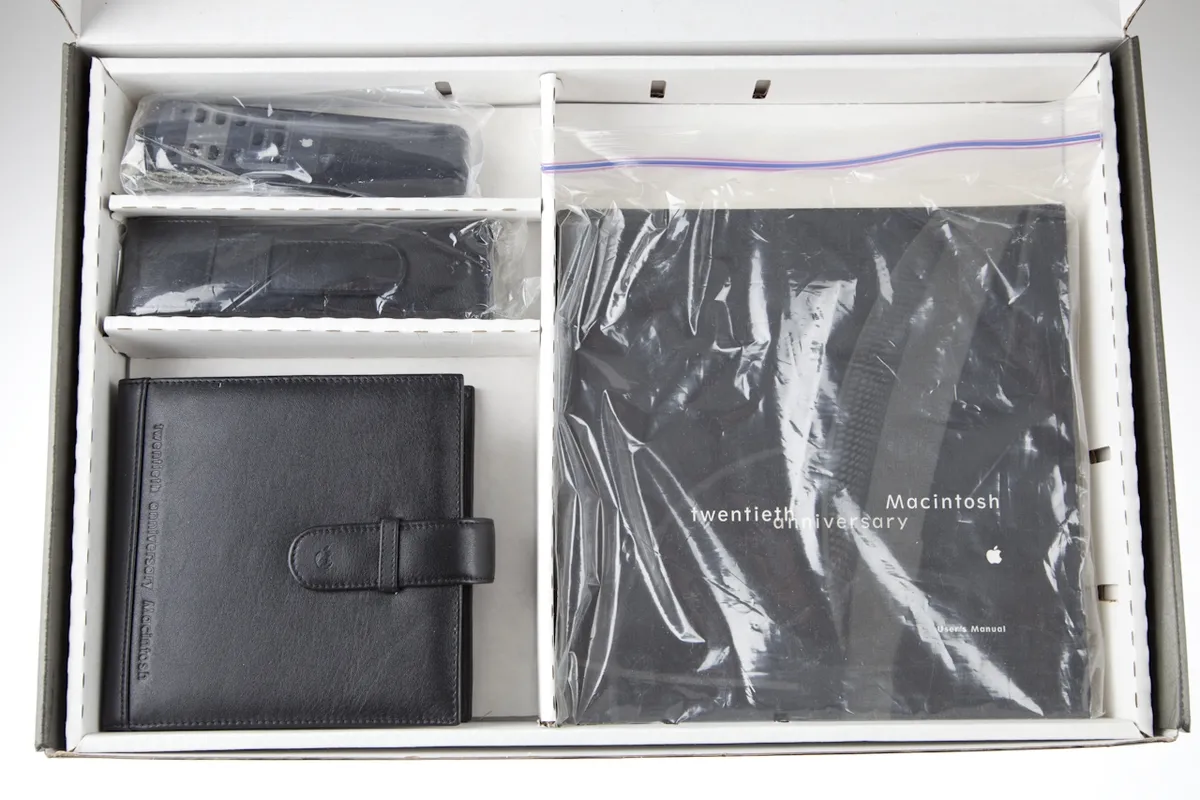 mac40th.com - 20th Anniversary Macintosh (1997)