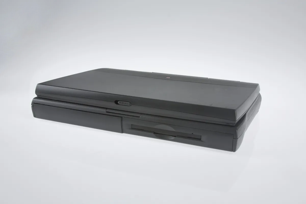 mac40th.com - Macintosh PowerBook 1400cs (1996)