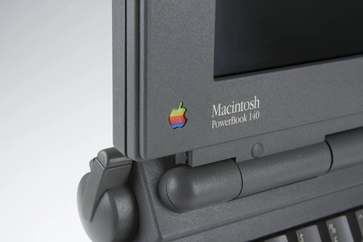 mac40th.com - Macintosh PowerBook 140 (1991)
