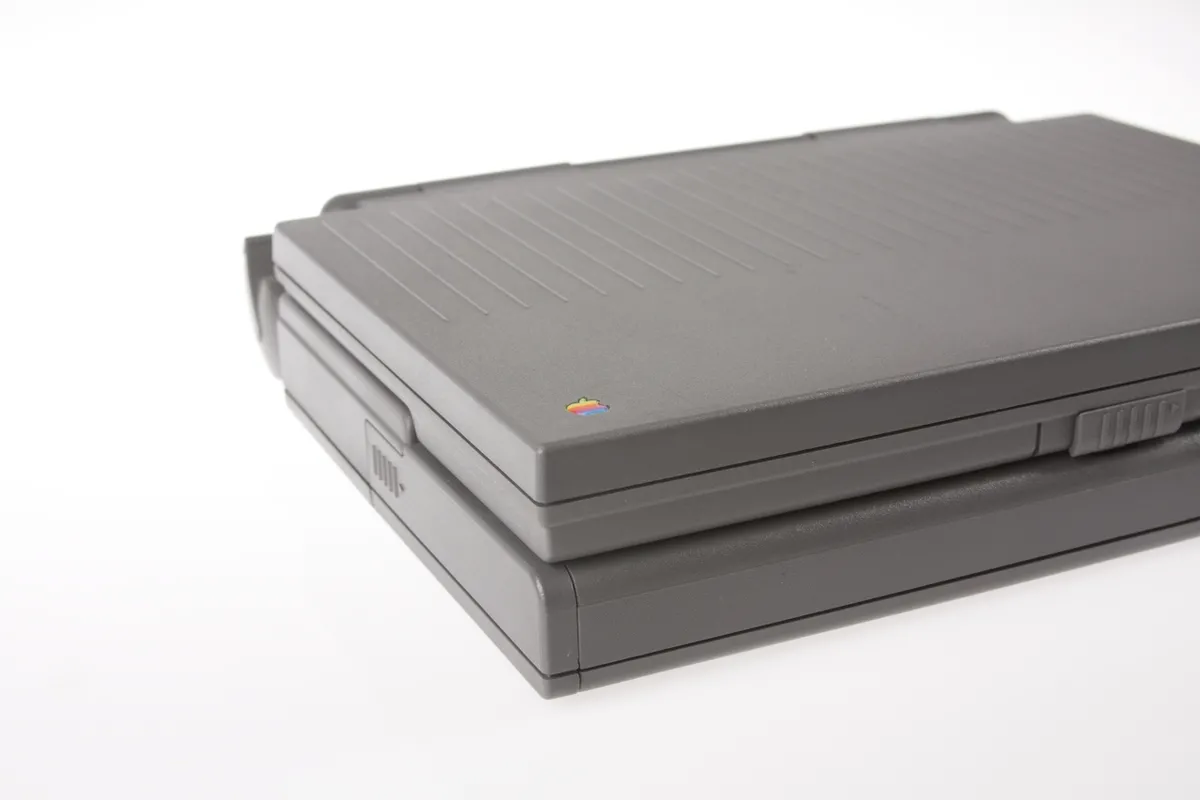 mac40th.com - Macintosh PowerBook 145 (1992)