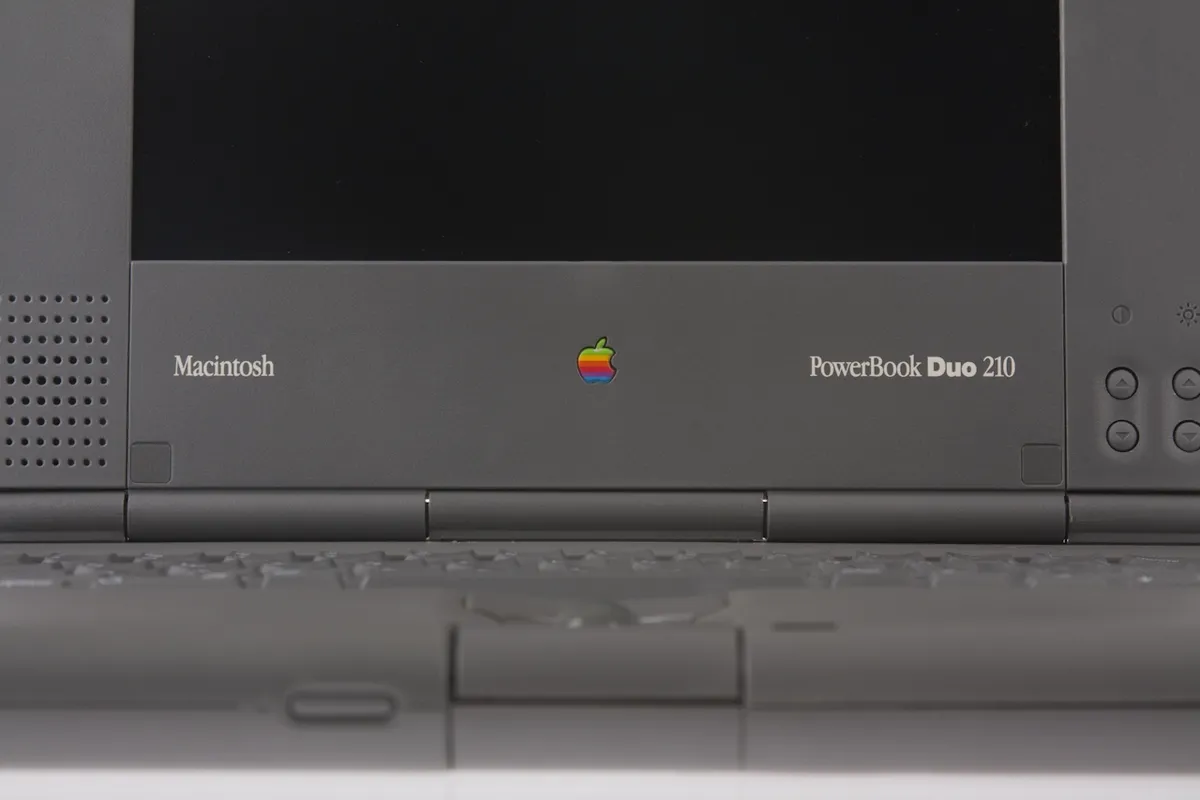 mac40th.com - Macintosh PowerBook Duo 210 (1992)