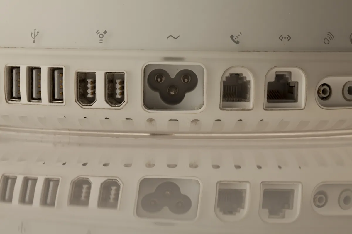 mac40th.com - iMac G4 (2002)