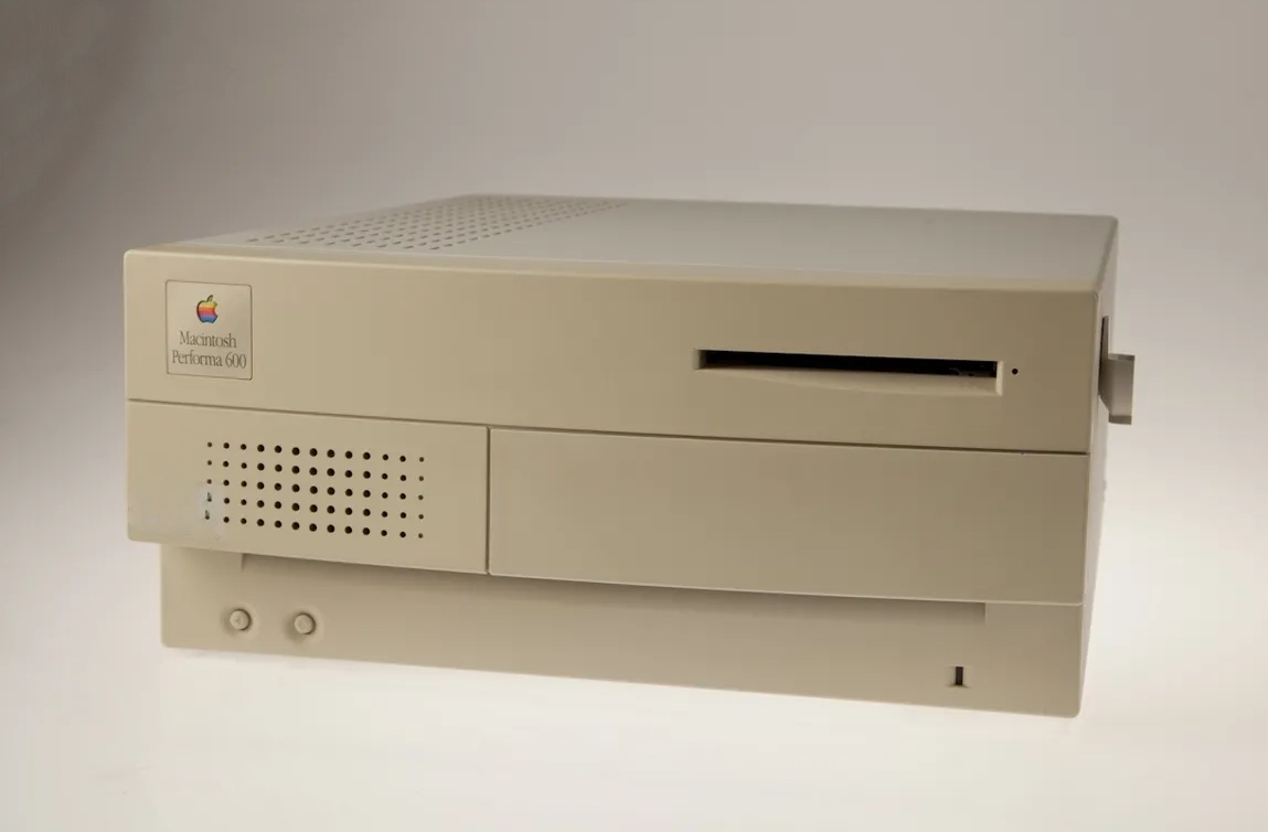 mac40th.com - Macintosh Performa 600 (1992)