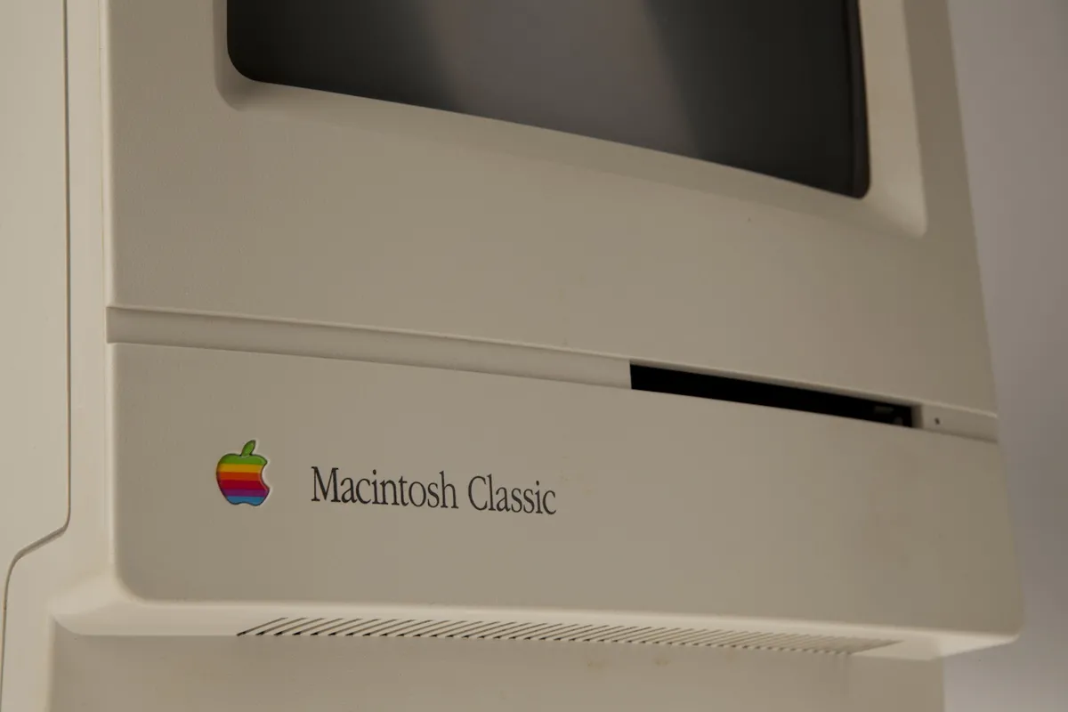 mac40th.com - Macintosh Classic (1990)