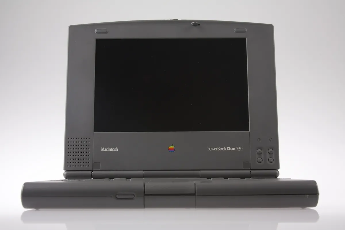 mac40th.com - Macintosh PowerBook Duo 230 (1992)