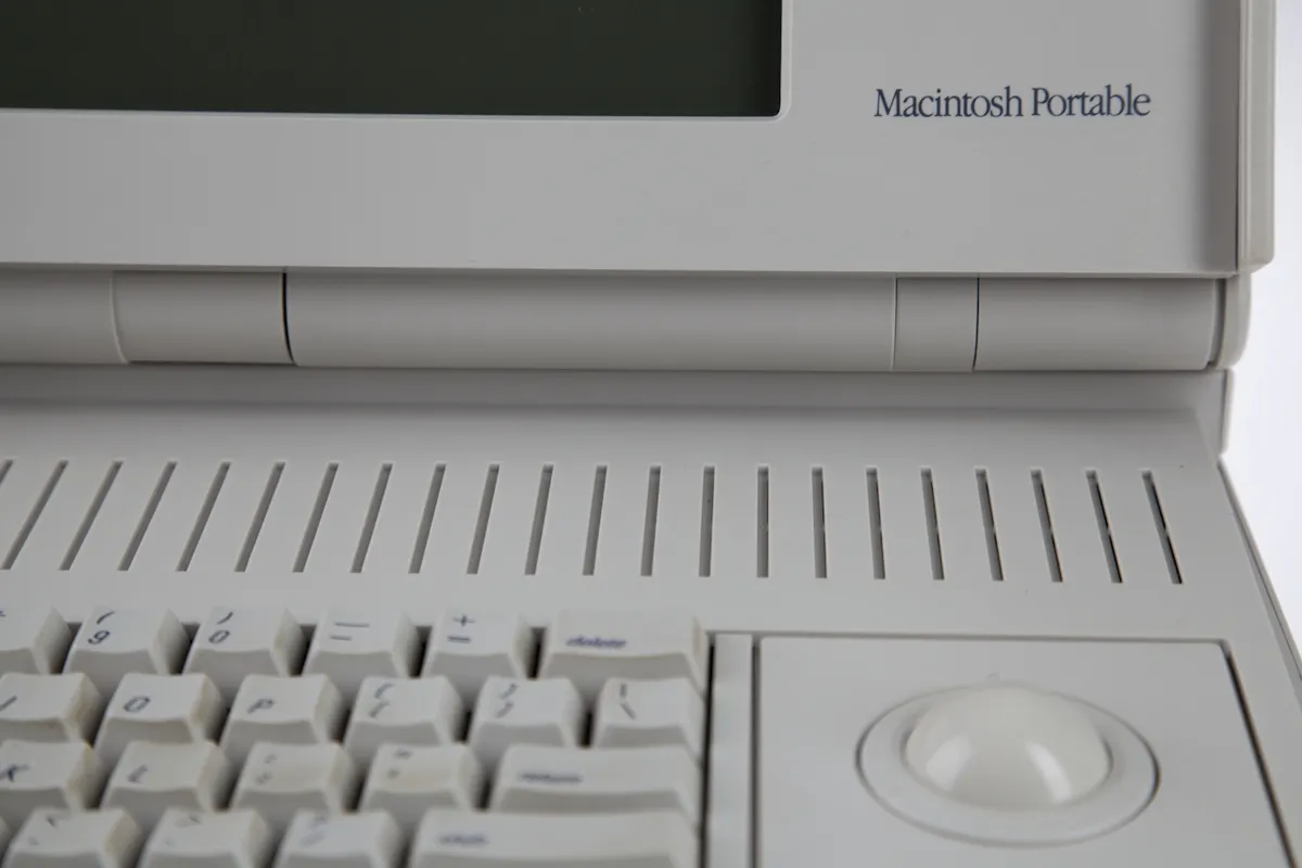mac40th.com - Macintosh Portable (1989)