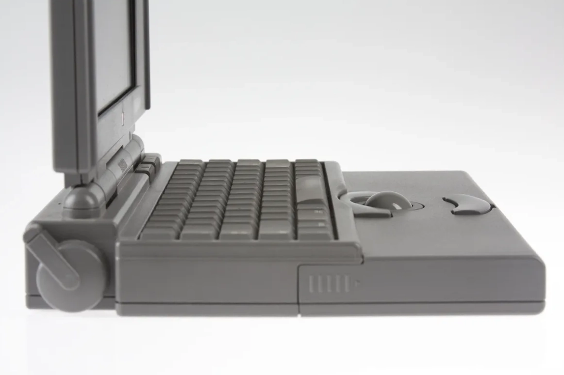 mac40th.com - Macintosh PowerBook 150 (1994)
