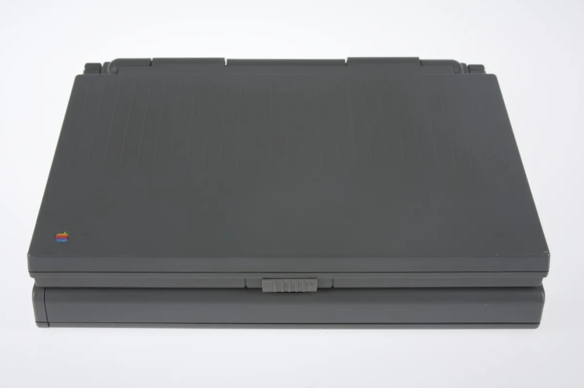 mac40th.com - Macintosh PowerBook 160 (1992)