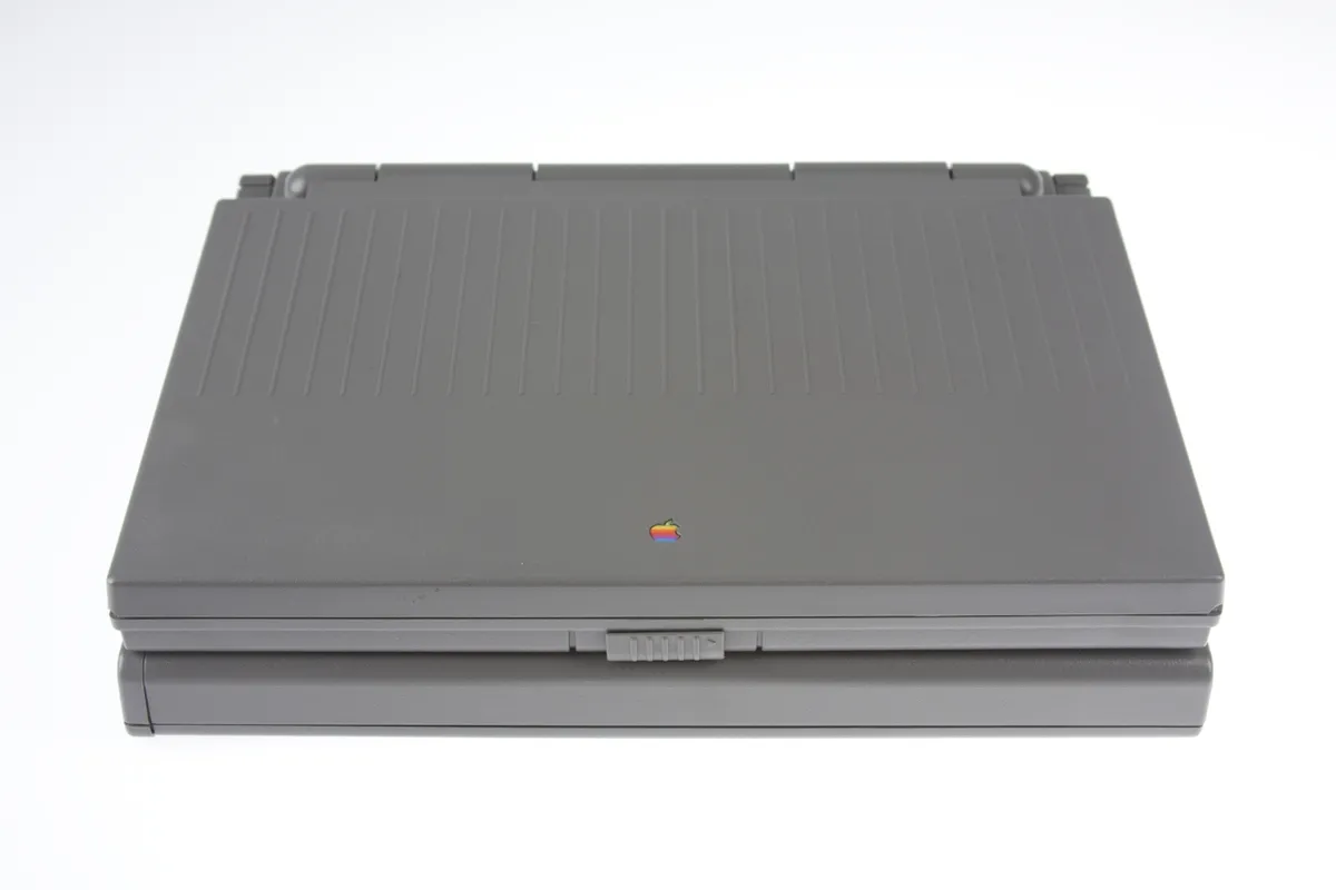 mac40th.com - Macintosh PowerBook 150 (1994)