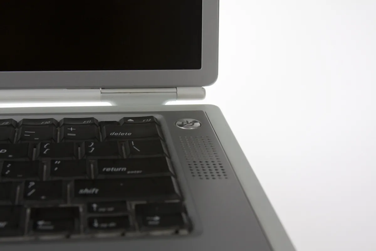 mac40th.com - Macintosh PowerBook G4 (2001)