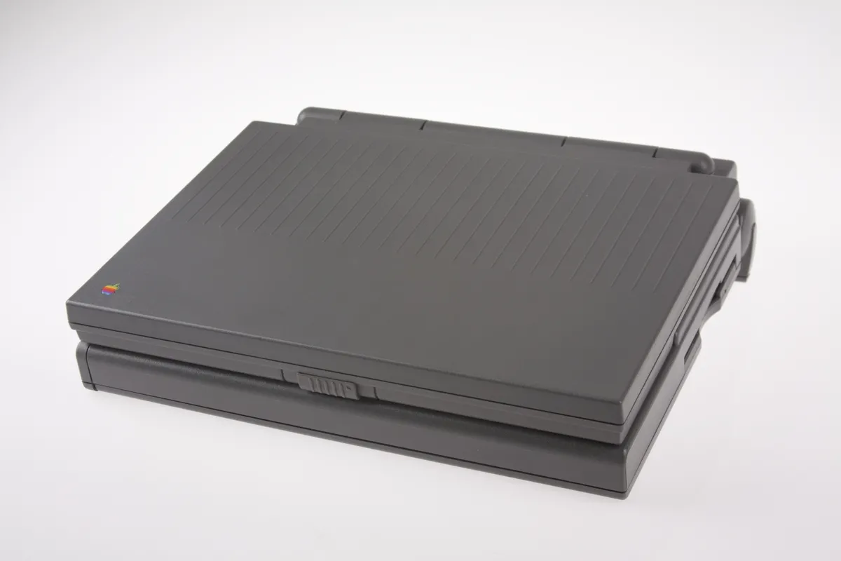 mac40th.com - Macintosh PowerBook 180 (1992)