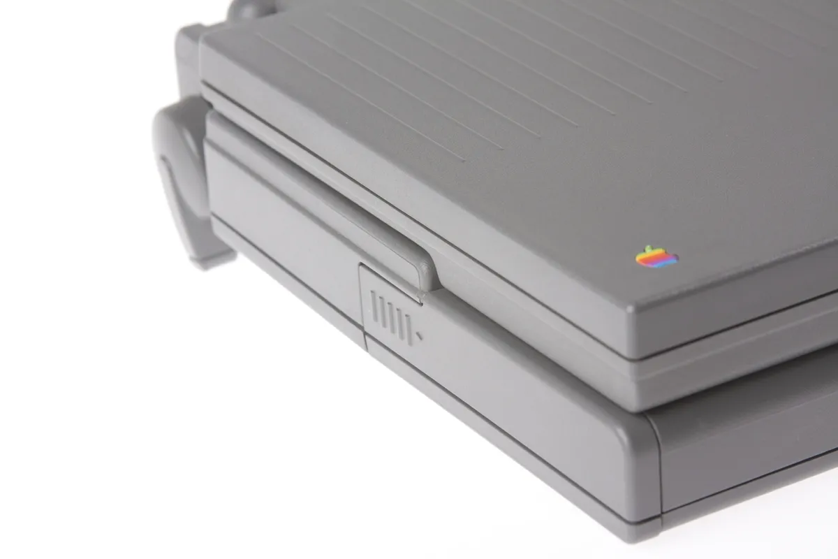 mac40th.com - Macintosh PowerBook 180 (1992)