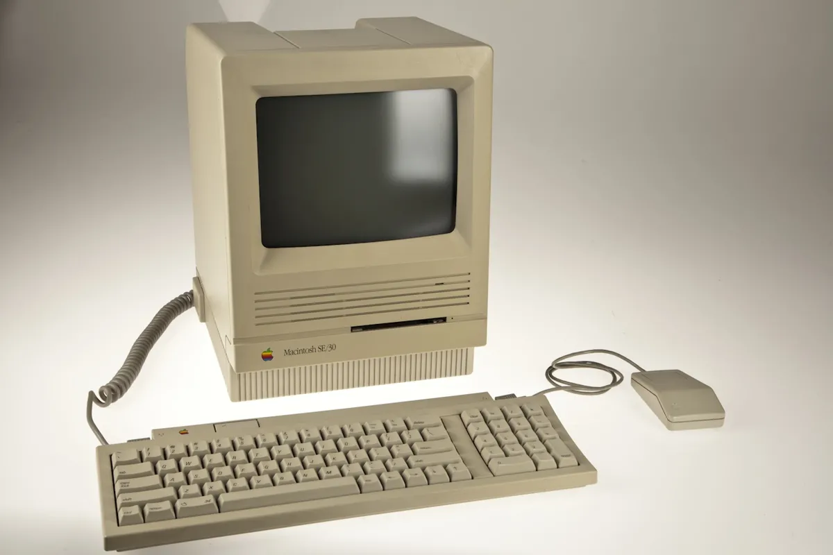 mac40th.com - Macintosh SE30 (1989)