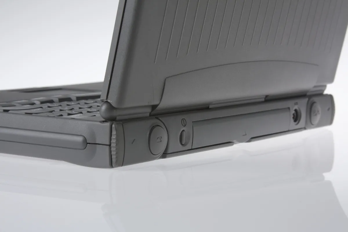 mac40th.com - Macintosh PowerBook Duo 2300 (1995)