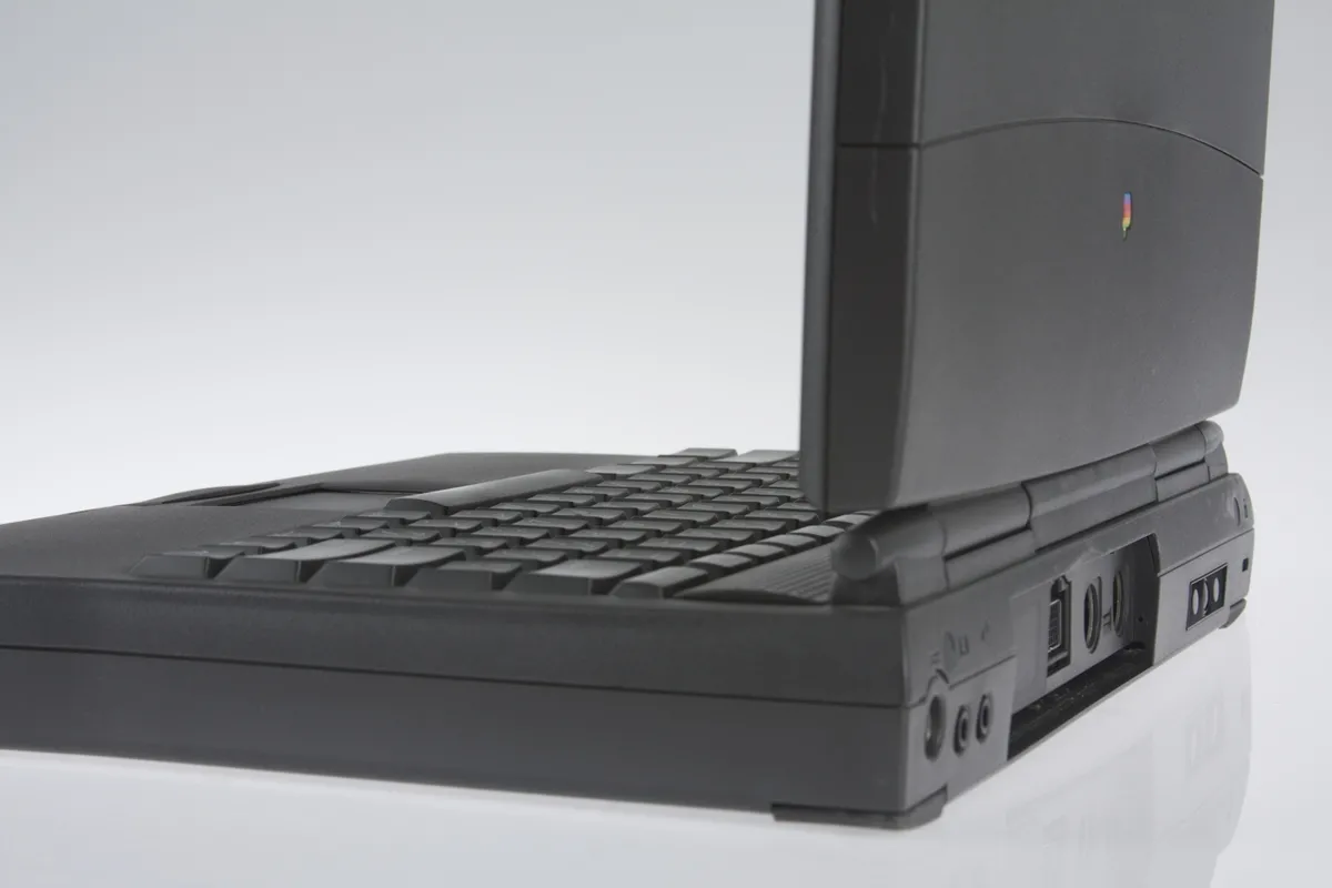 mac40th.com - Macintosh PowerBook 1400cs (1996)