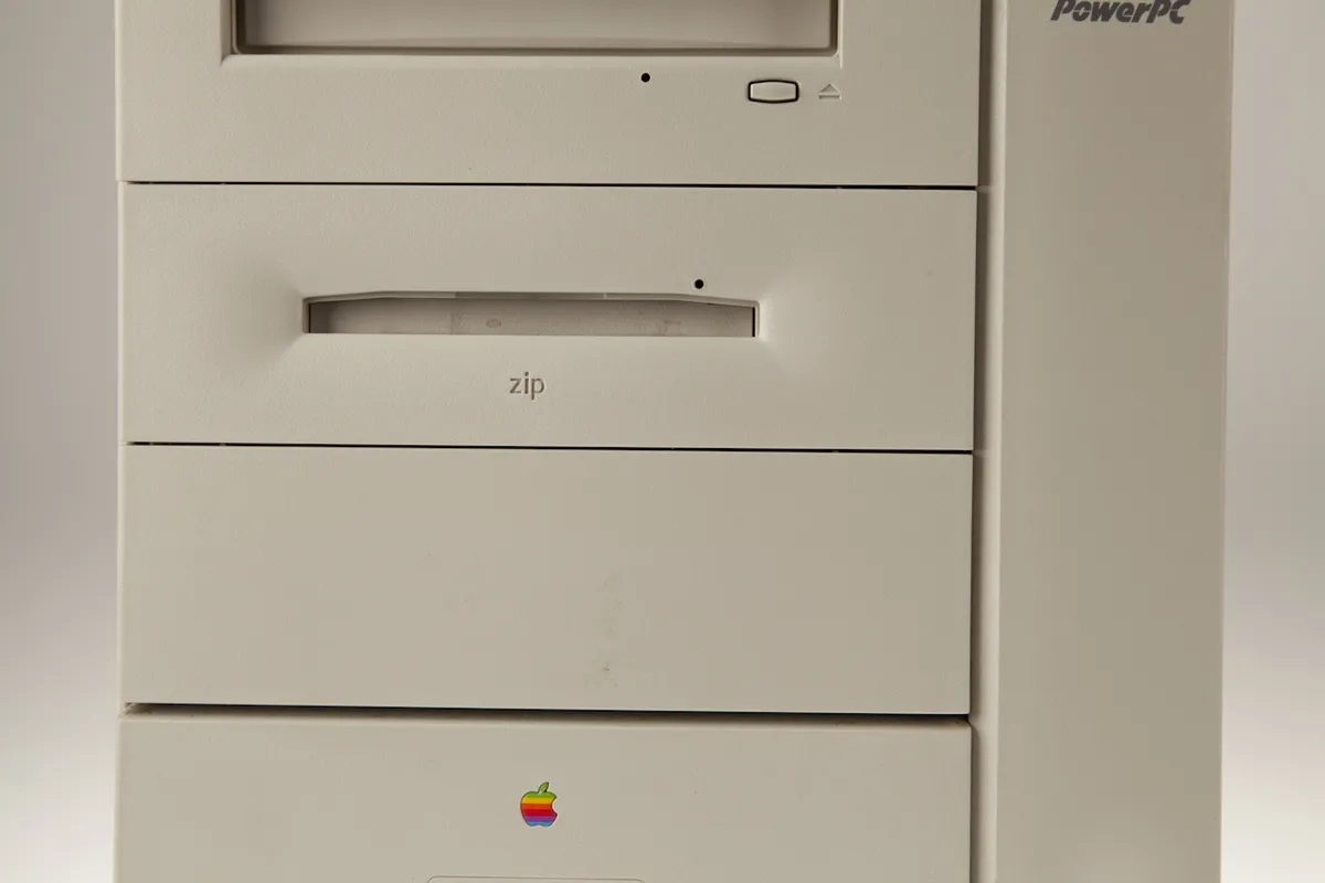 mac40th.com - Power Macintosh G3 PowerPC-3 (1997)
